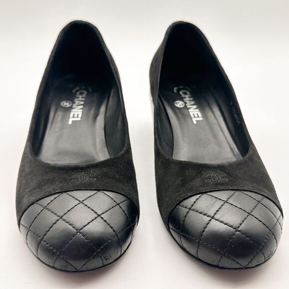 CHANEL CC Logo Quilted Cap Toe Suede Black Pumps Pearl Heels EU 41 C US 10-10.5 - Picture 14 of 15